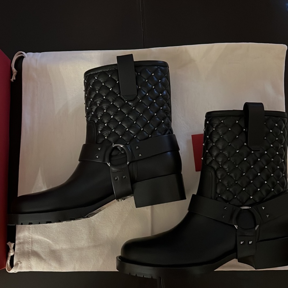 VALENTINO GARAVANI black leather pull on ankle boots EUR 36 US 6 - Picture 7 of 16